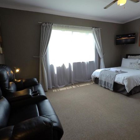 Midrand Guesthouse - Tasa Экстерьер фото