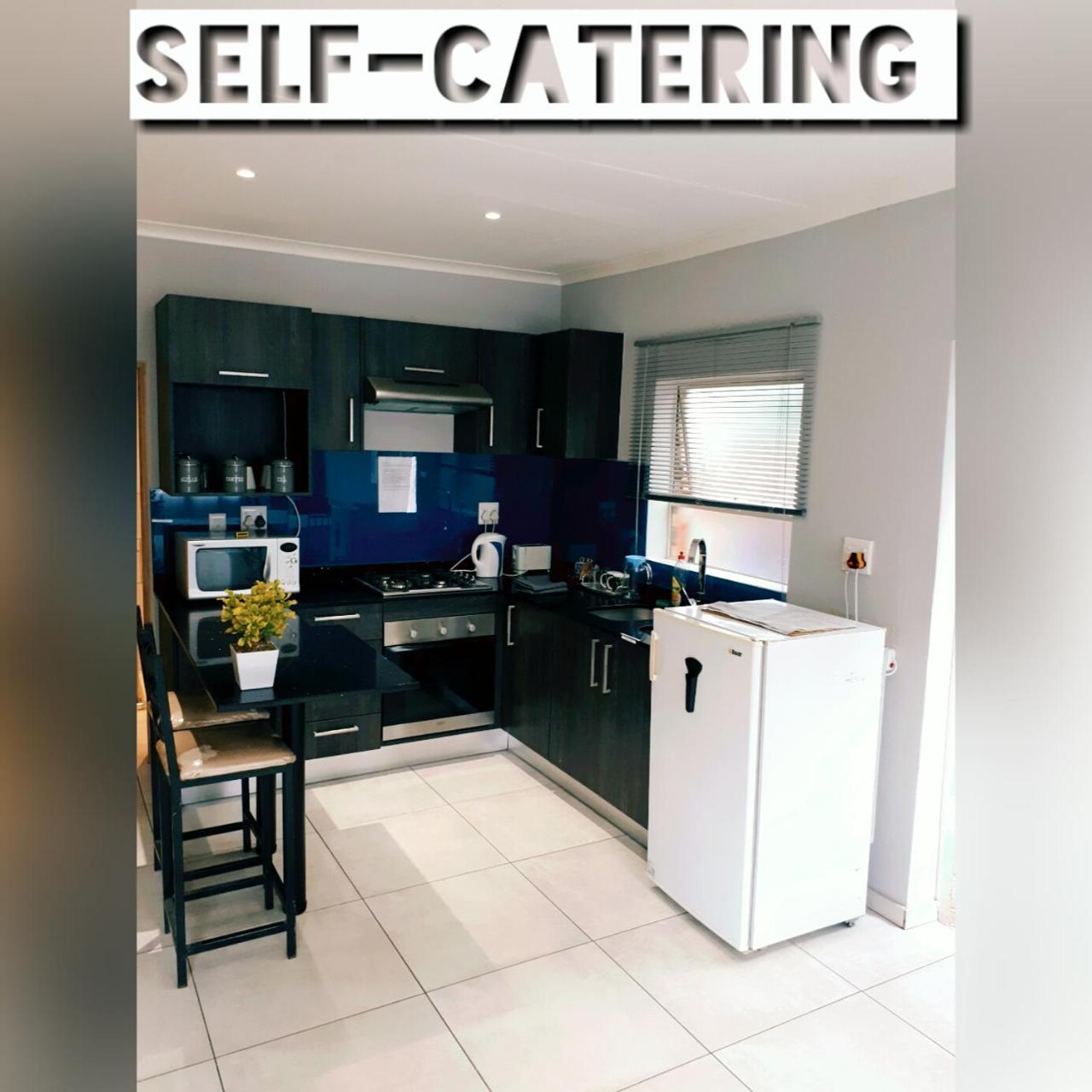 Midrand Guesthouse - Tasa Экстерьер фото
